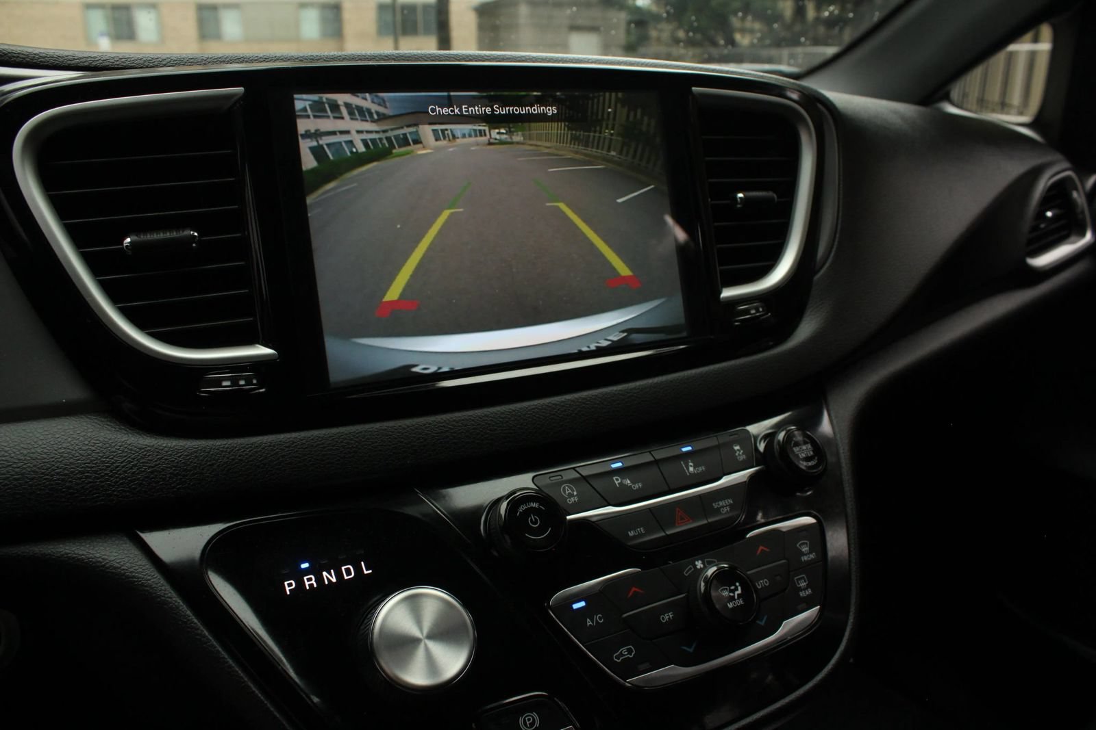 Used 2026 Chrysler Pacifica Select FWD image 32