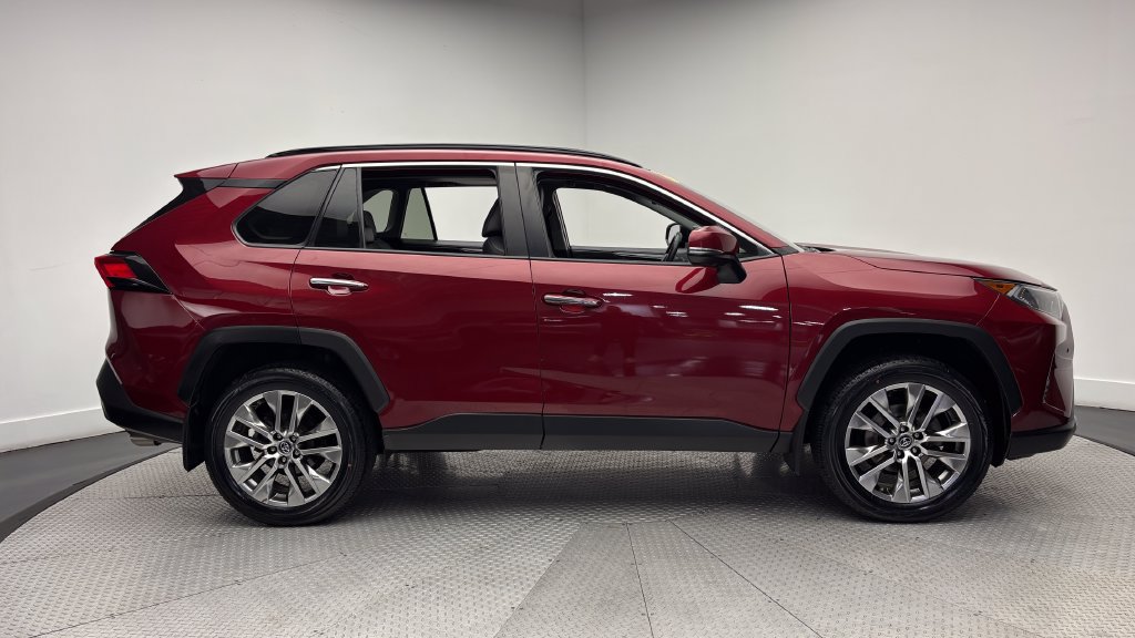 Used 2019 Toyota RAV4 Limited w/ Advanced Technology Package AWD/4WD image 41