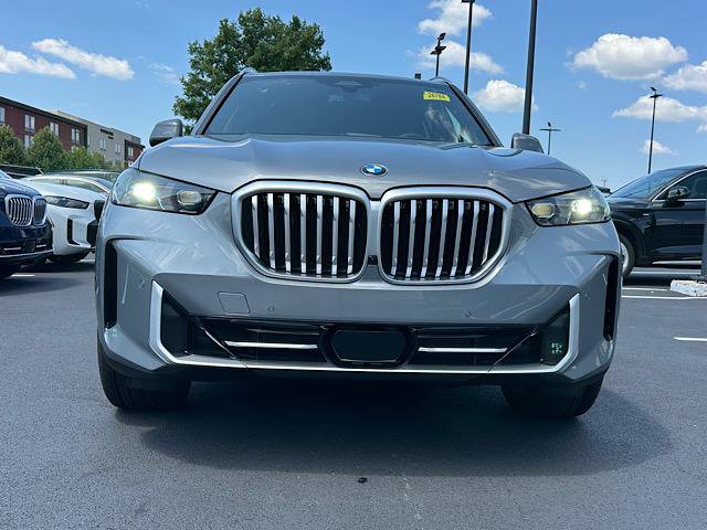 New 2026 BMW X5 xDrive40i w/ Premium Package AWD/4WD image 2