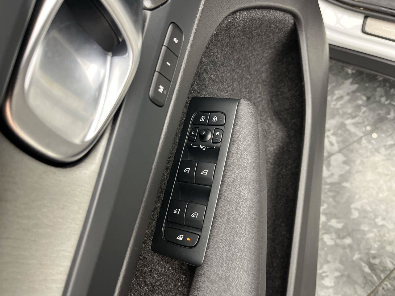 Used 2023 Volvo XC40 B5 Ultimate w/ Protection Package Premier AWD/4WD image 8
