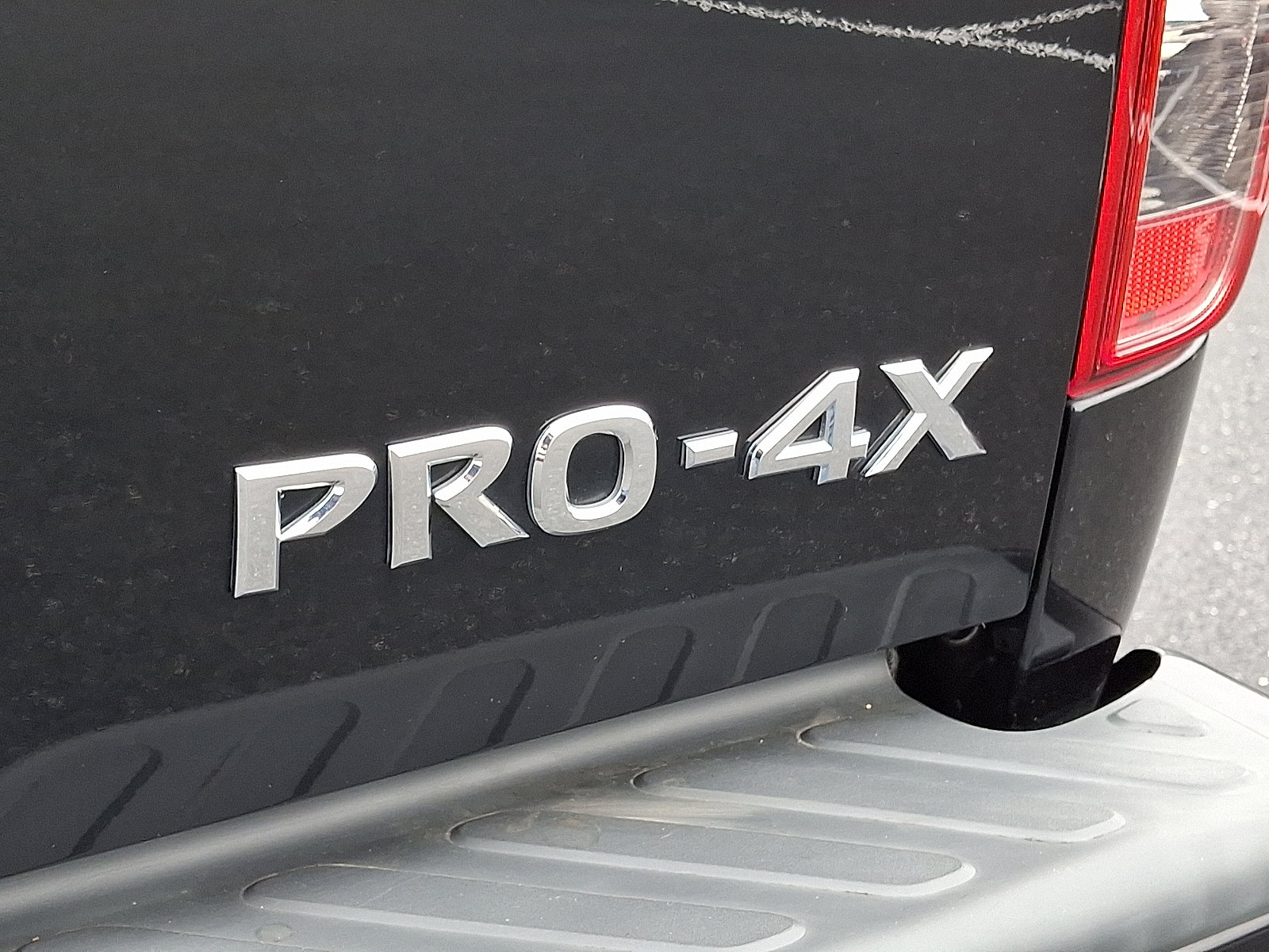 Used 2019 Nissan Frontier PRO-4X w/ Pro-4x Luxury Package image 10