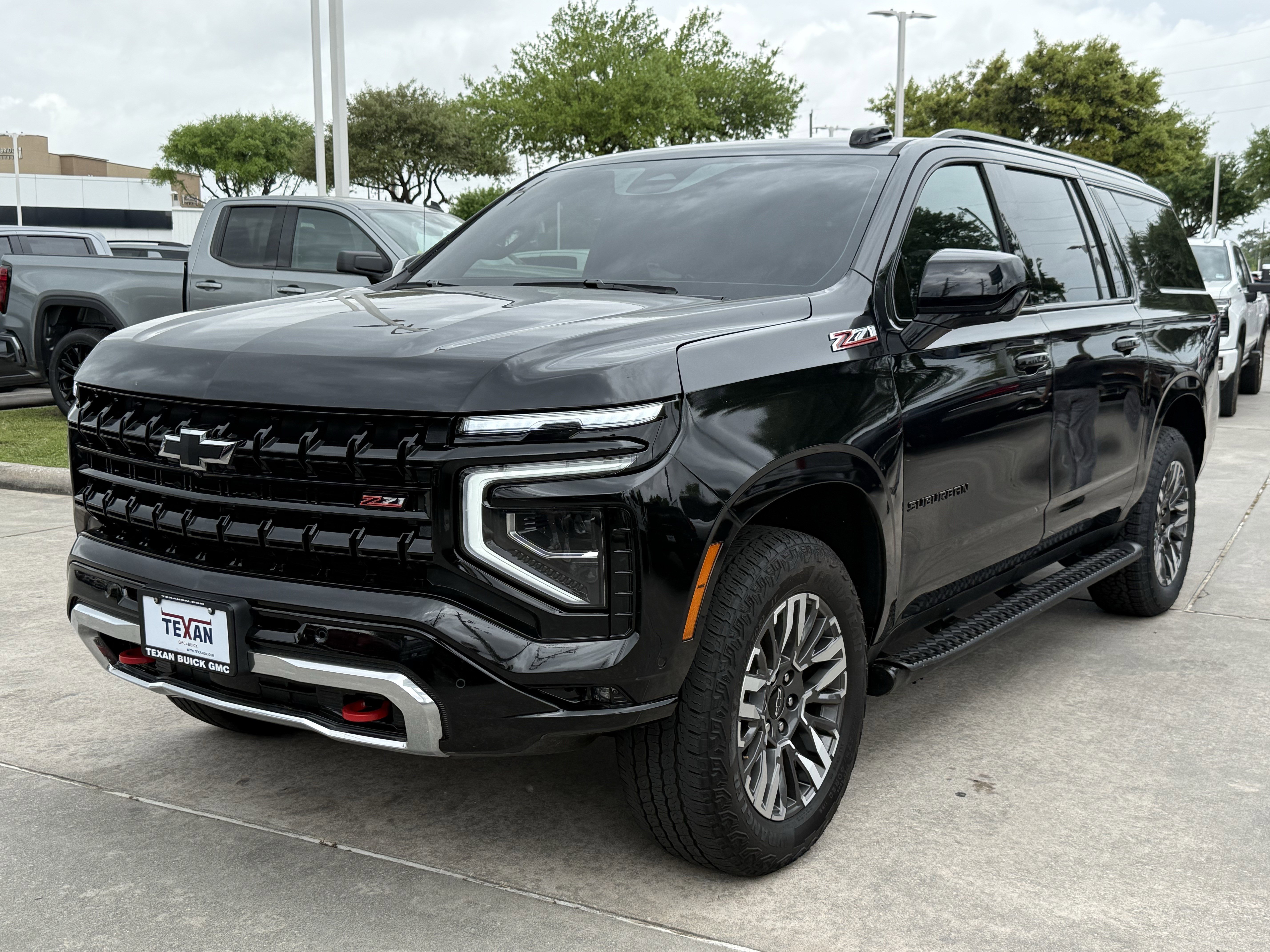 Used 2025 Chevrolet Suburban Z71 image 9