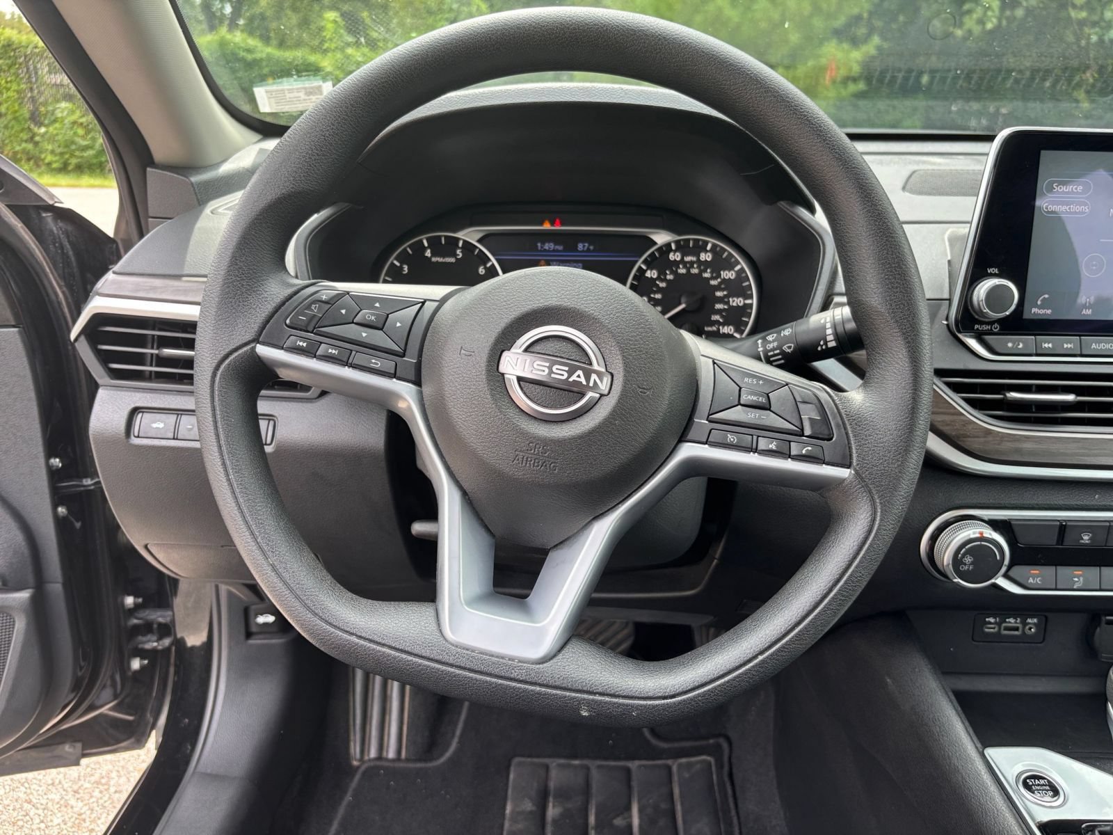 Used 2025 Nissan Altima 2.5 SV FWD image 33