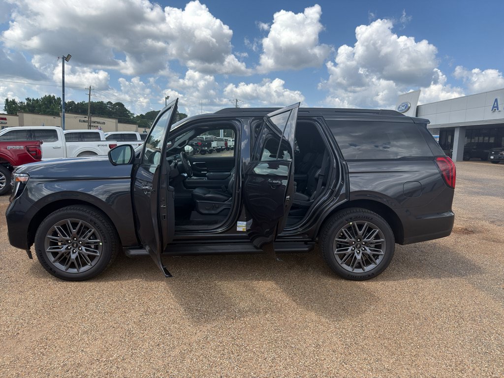 New 2026 Ford Expedition Platinum w/ Stealth Appearance Package AWD/4WD image 22