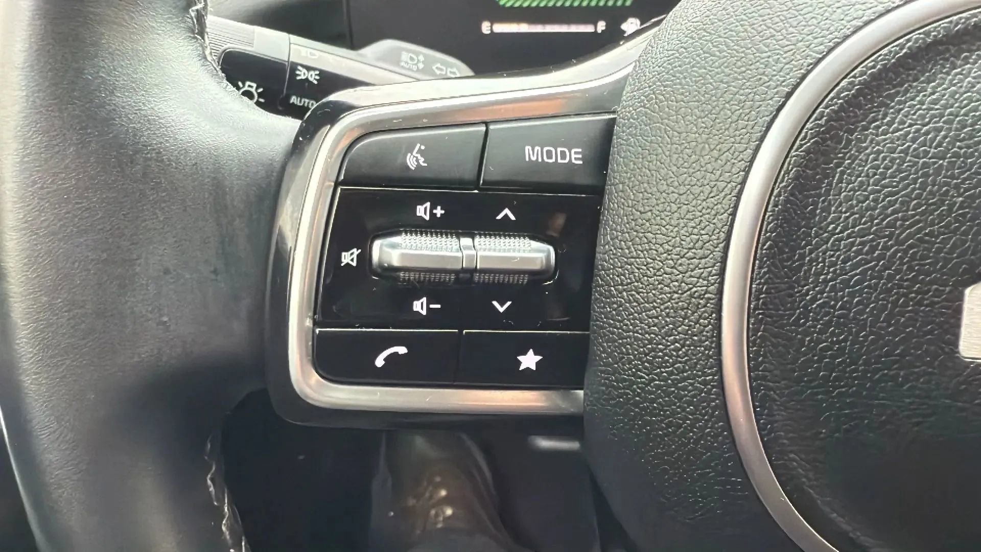 Used 2024 Kia Sorento S AWD/4WD image 12