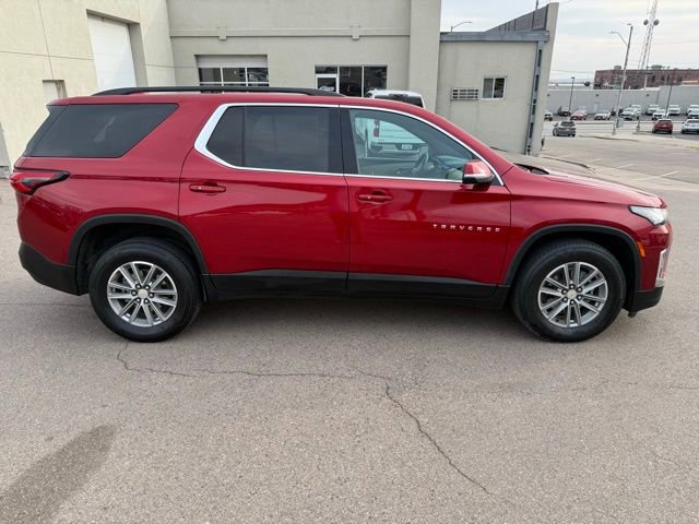 Used 2023 Chevrolet Traverse LT image 2