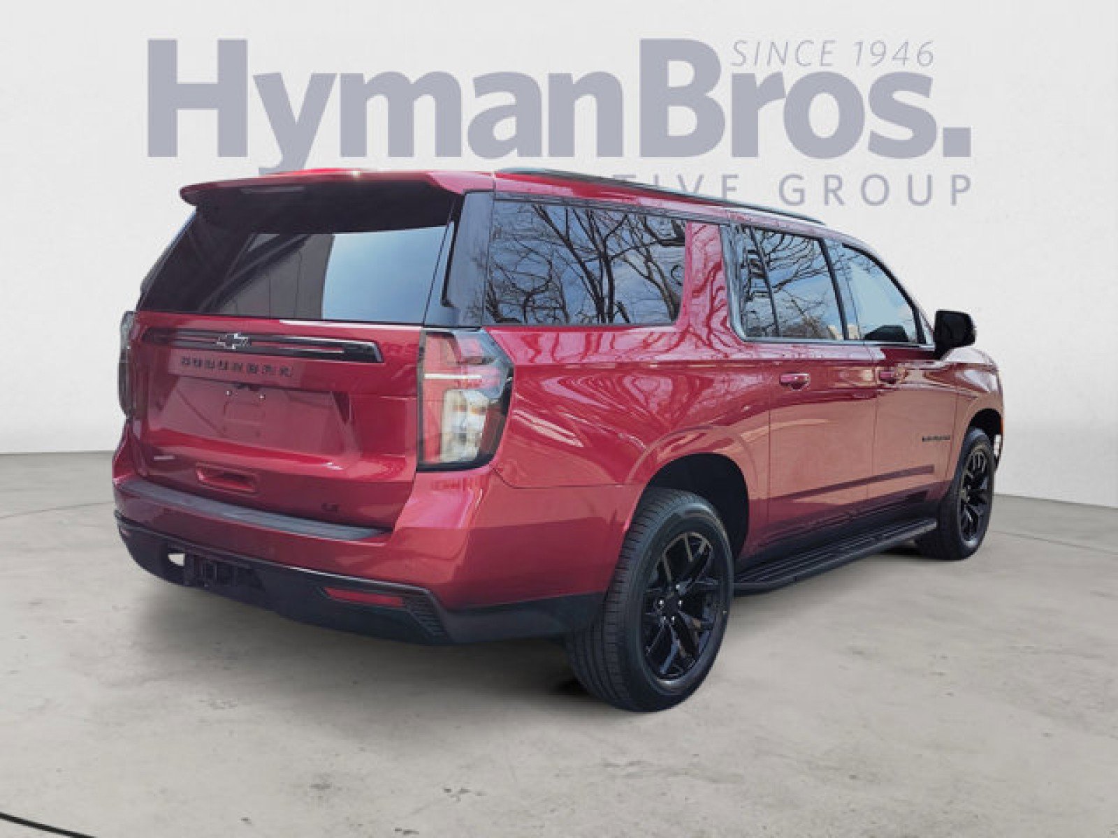 Used 2023 Chevrolet Suburban LT w/ LT Signature Package RWD image 3