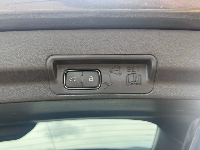 Used 2020 Ford Explorer Limited image 33