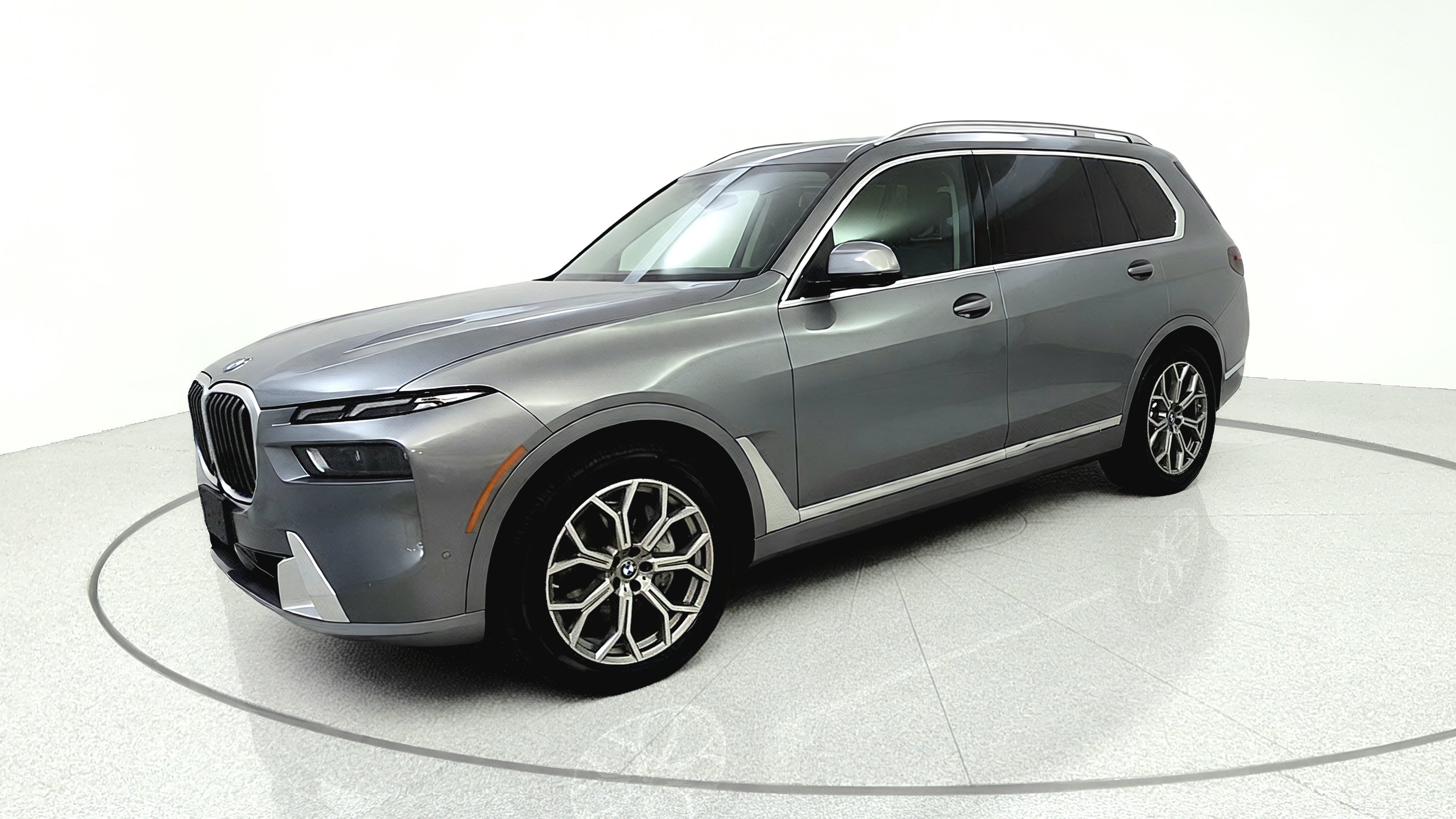 Used 2025 BMW X7 xDrive40i AWD/4WD image 3