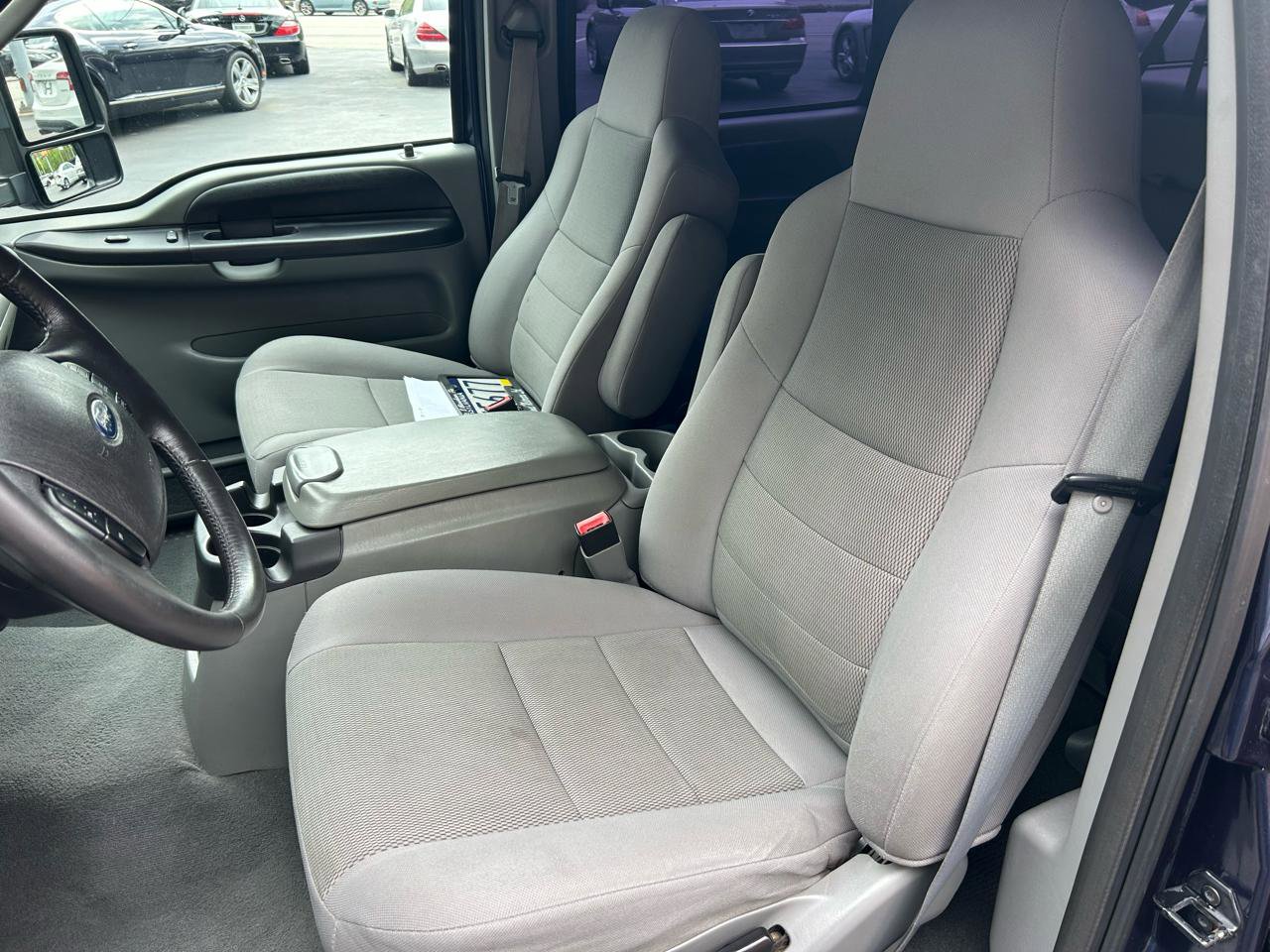 Used 2005 Ford Excursion XLT RWD image 11