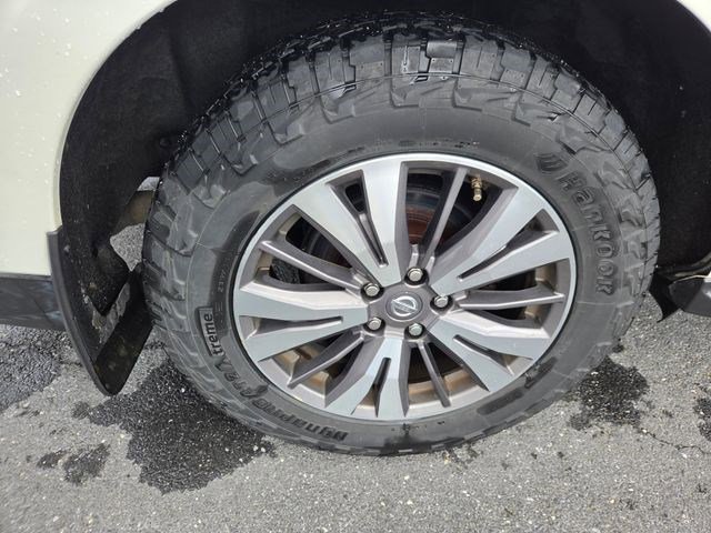 Used 2017 Nissan Pathfinder SV image 27