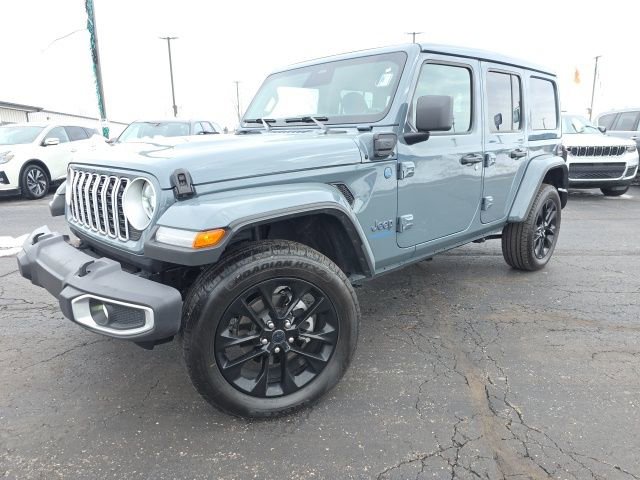 Used 2025 Jeep Wrangler Unlimited Sahara w/ Safety Group image 2