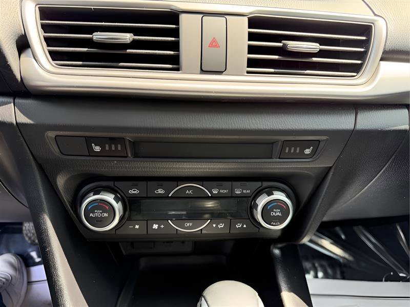 Used 2018 MAZDA MAZDA3 Touring FWD image 38