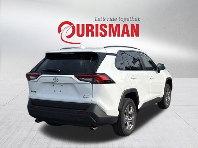 Used 2025 Toyota RAV4 XLE image 2