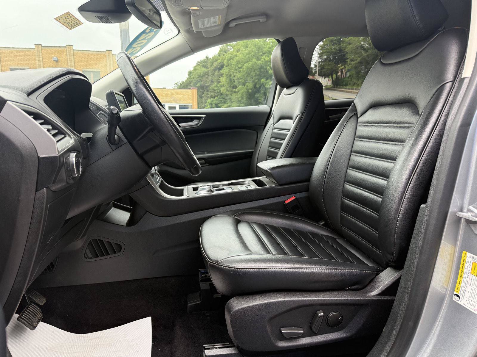 Used 2023 Ford Edge SEL AWD/4WD image 9