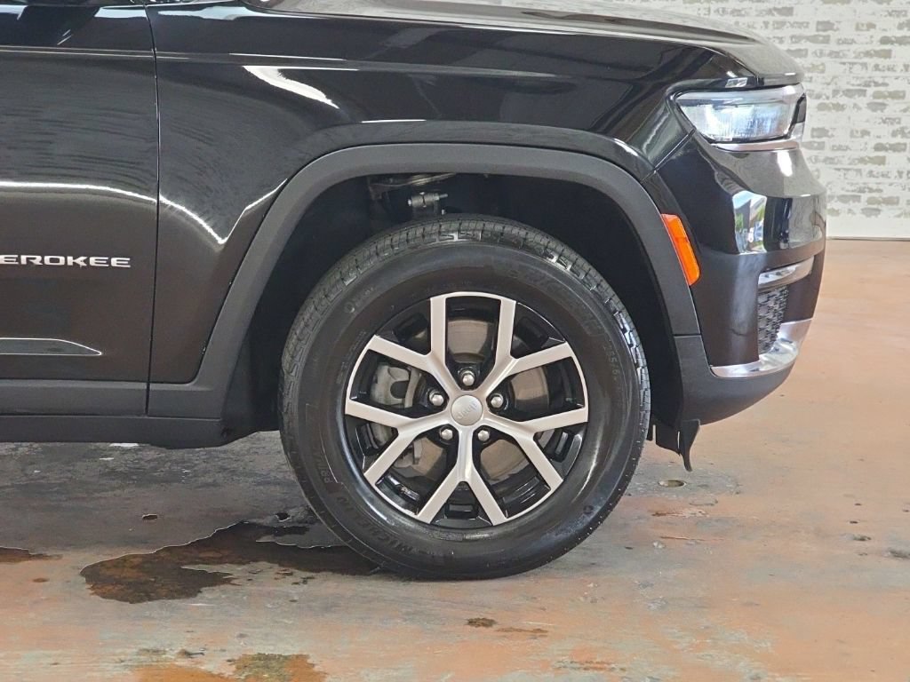 Used 2024 Jeep Grand Cherokee L Limited AWD/4WD image 7