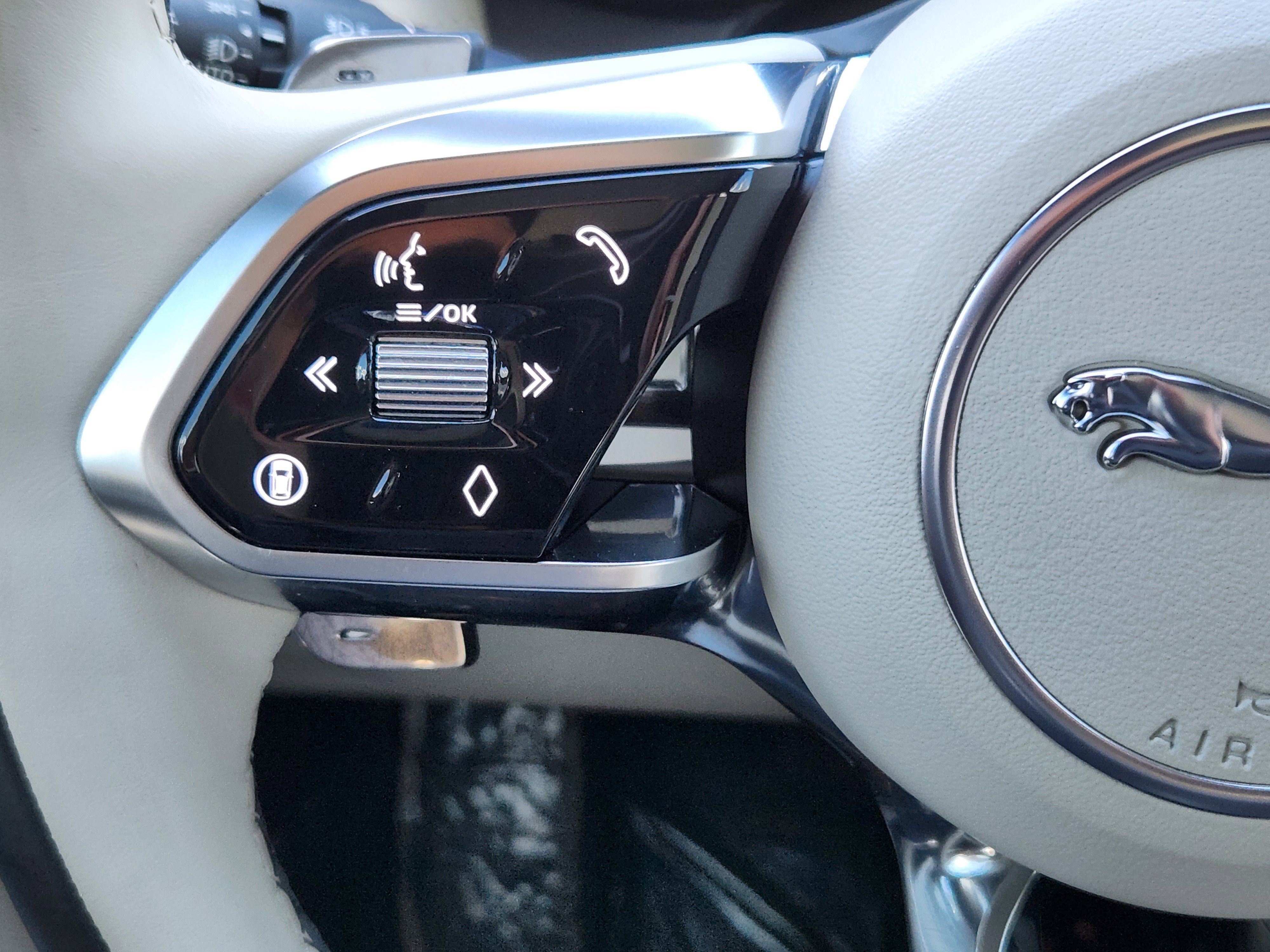 Used 2026 Jaguar F-PACE R-Dynamic S image 32