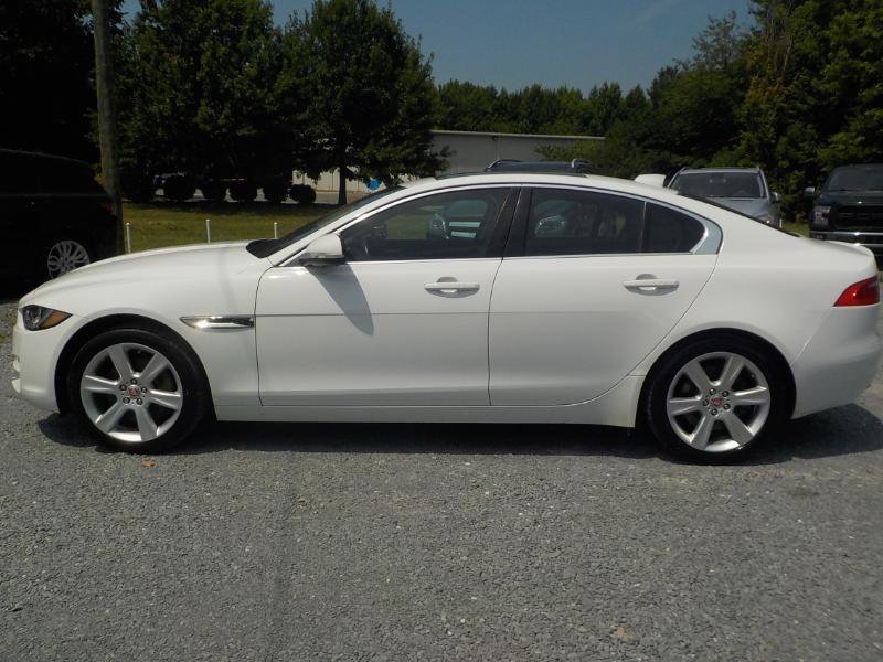 Used 2017 Jaguar XE Prestige image 2