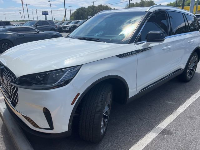 Used 2025 Lincoln Aviator Reserve w/ Illumination Package AWD/4WD image 3