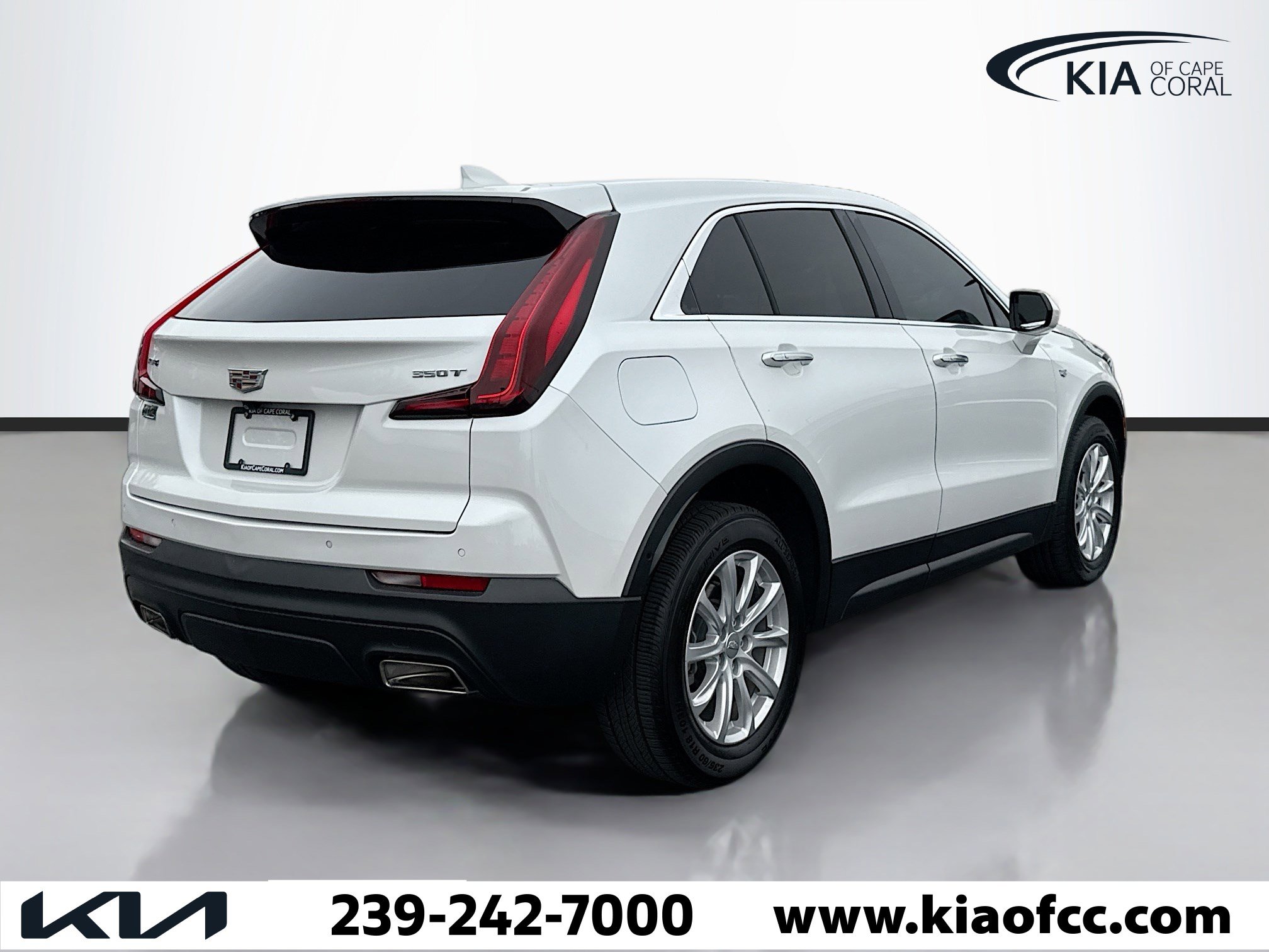Used 2023 Cadillac XT4 Luxury w/ Driver Awareness Package image 6