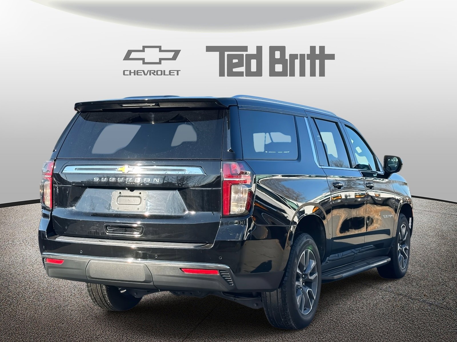 Used 2021 Chevrolet Suburban LS w/ Driver Alert Package image 4