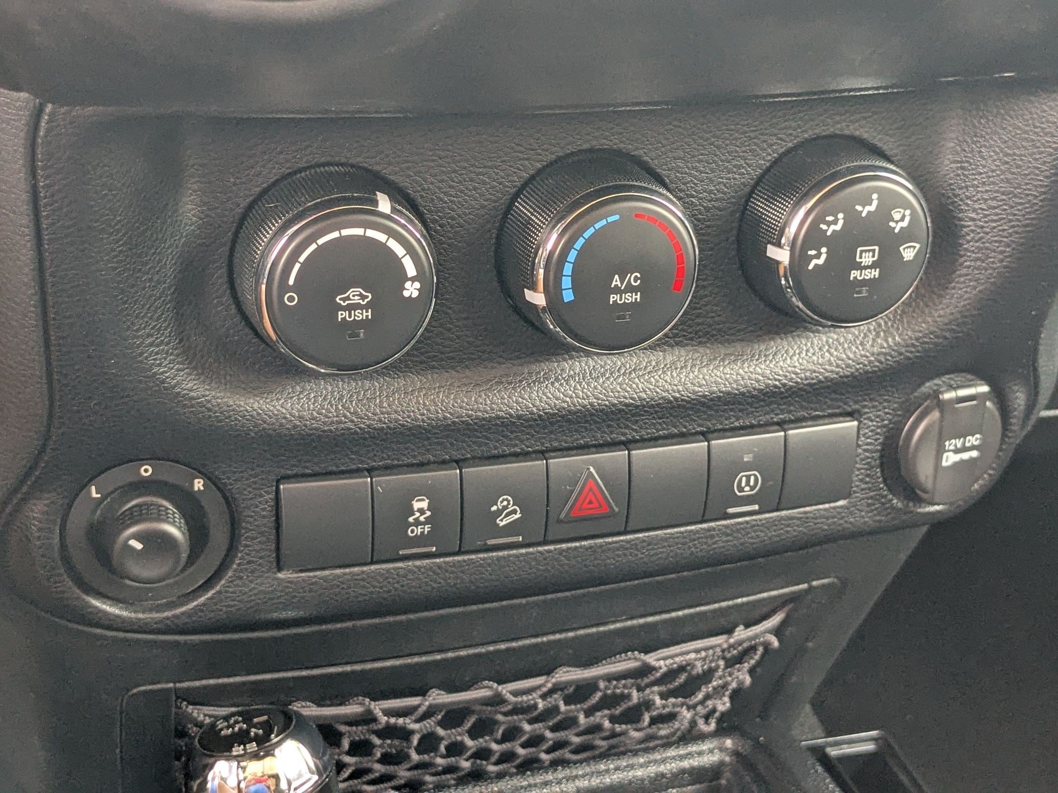 Used 2013 Jeep Wrangler Rubicon w/ PWR Convenience Group AWD/4WD image 24