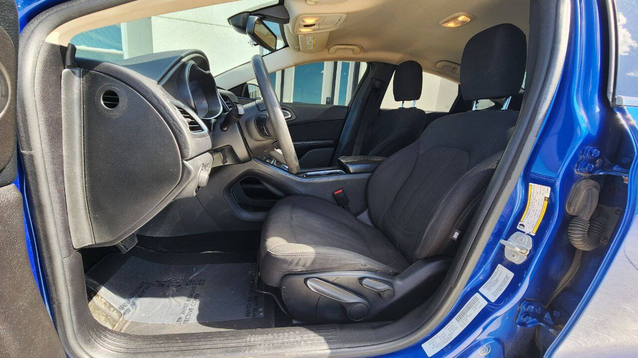 Used 2016 Chrysler 200 Limited FWD image 10