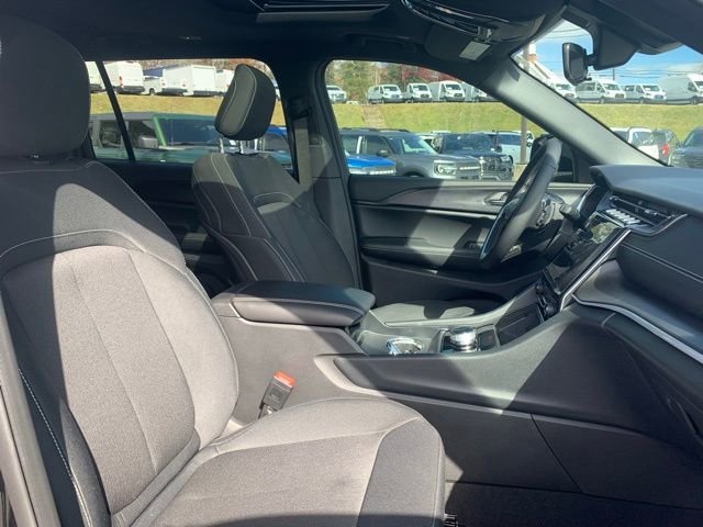 Used 2025 Jeep Grand Cherokee L Laredo w/ Luxury Tech Group I image 27