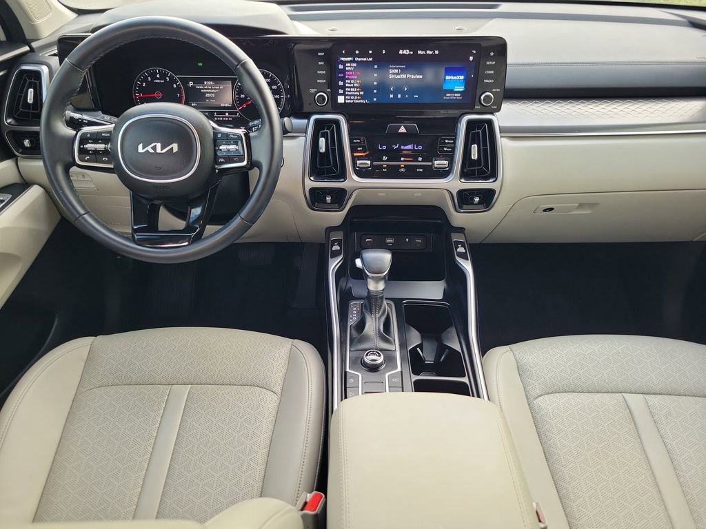 Used 2023 Kia Sorento S image 19