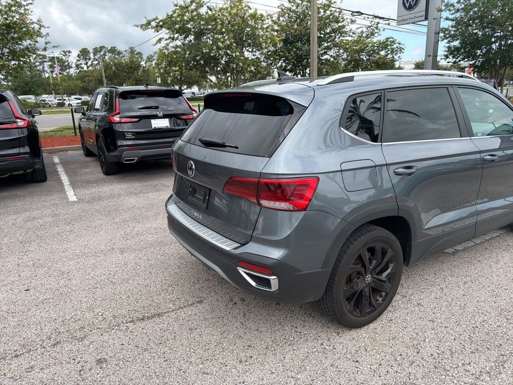 Certified 2023 Volkswagen Taos SE w/ Black Wheel Package FWD image 18