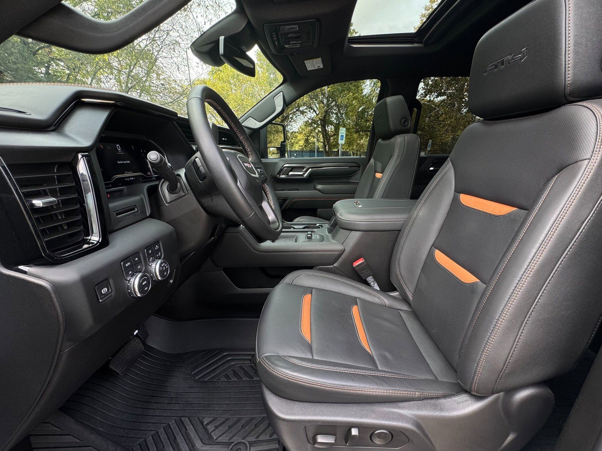 Used 2024 GMC Sierra 2500 AT4 w/ AT4 Preferred Package image 9