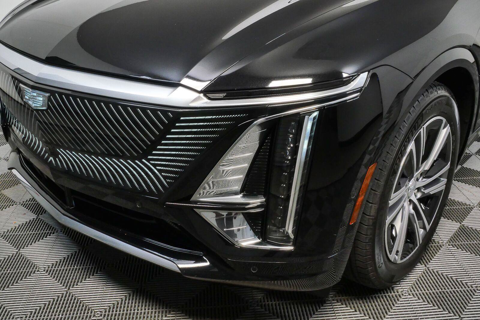 Used 2024 Cadillac Lyriq Luxury w/ Nappa Leather Package AWD/4WD image 34
