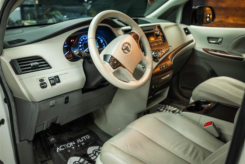 Used 2012 Toyota Sienna XLE image 9