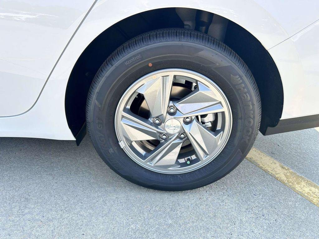 New 2026 Hyundai Elantra SE FWD image 34