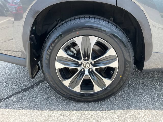 Used 2021 Toyota Highlander XLE AWD/4WD image 27