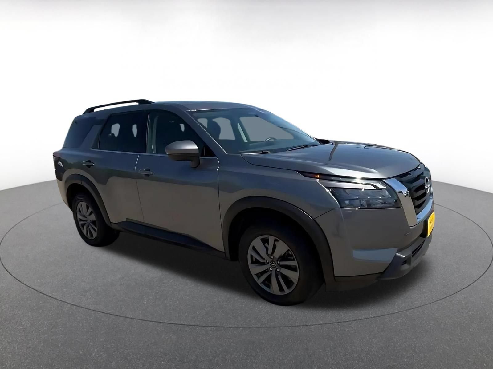 Used 2025 Nissan Pathfinder SV FWD image 2
