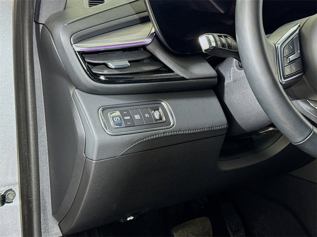 Used 2025 Buick Enclave Preferred image 8