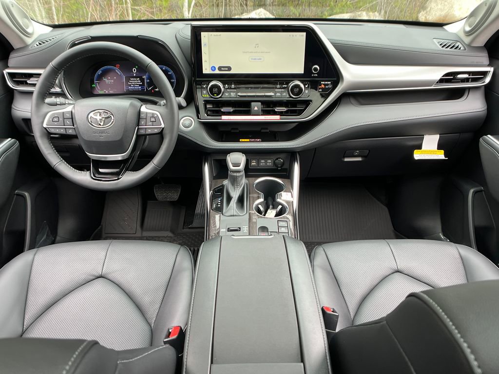 New 2026 Toyota Highlander Platinum image 13