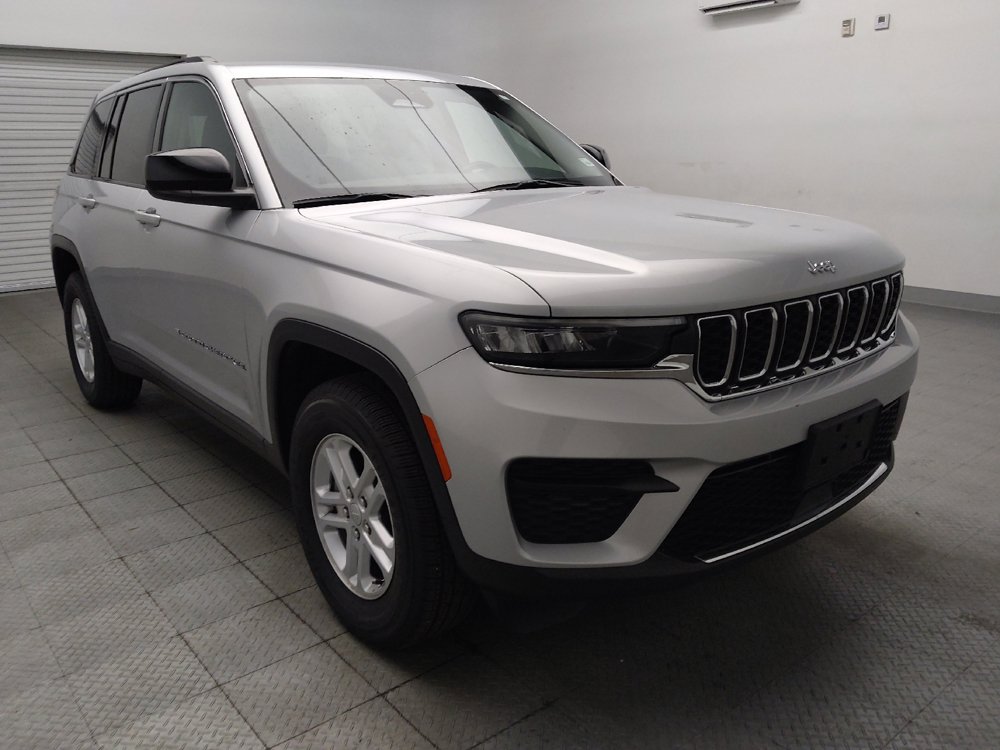 Used 2024 Jeep Grand Cherokee Laredo RWD image 13
