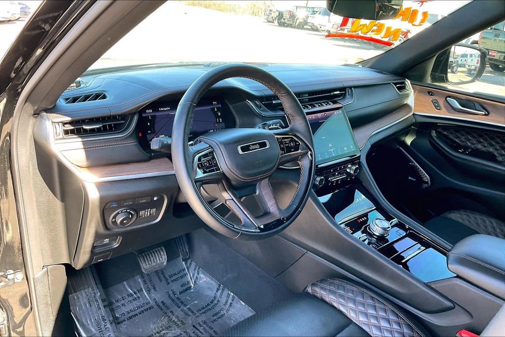 Used 2022 Jeep Grand Cherokee Summit w/ Luxury Tech Group V image 14