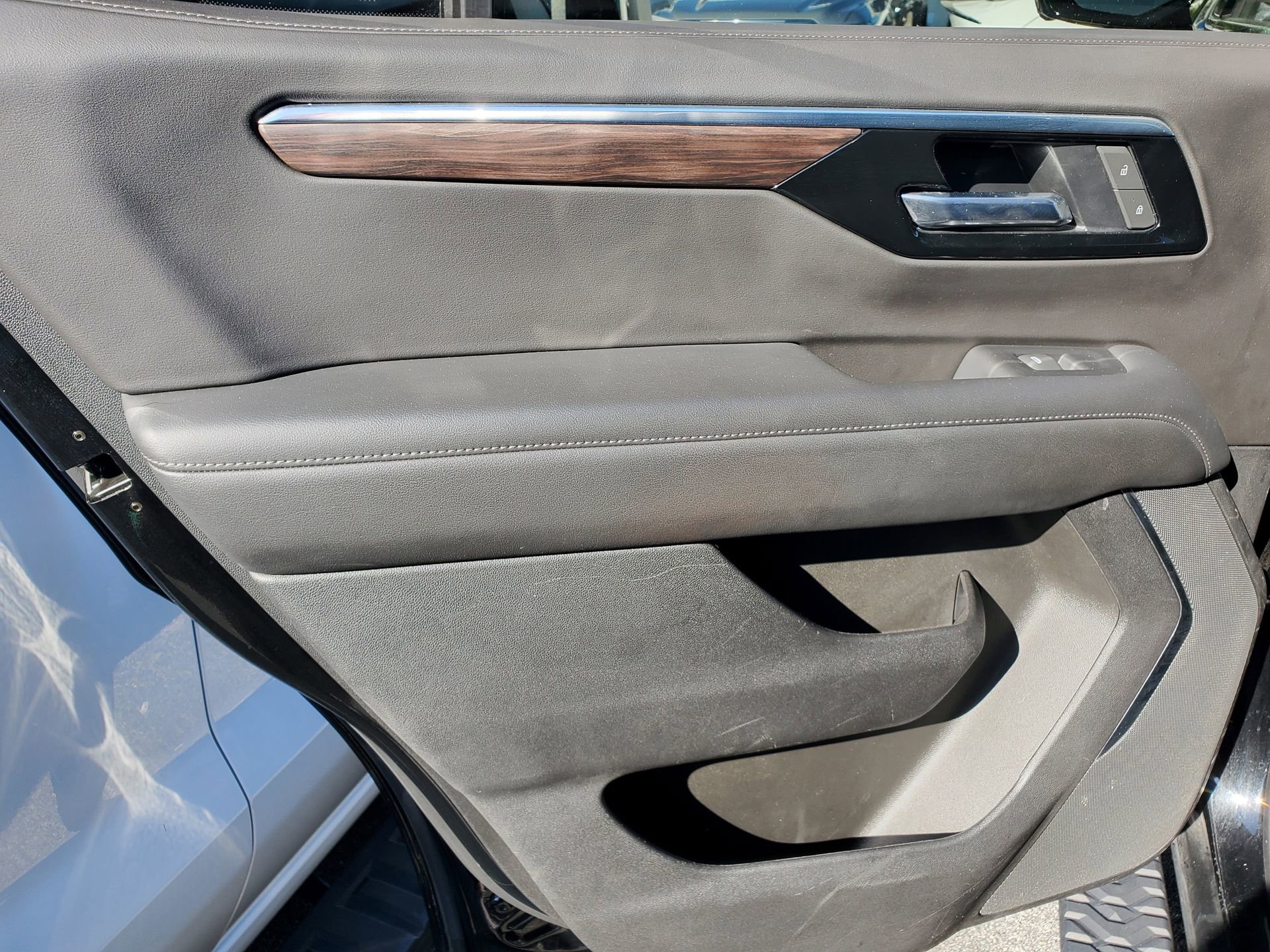 Used 2025 Chevrolet Tahoe Z71 image 9