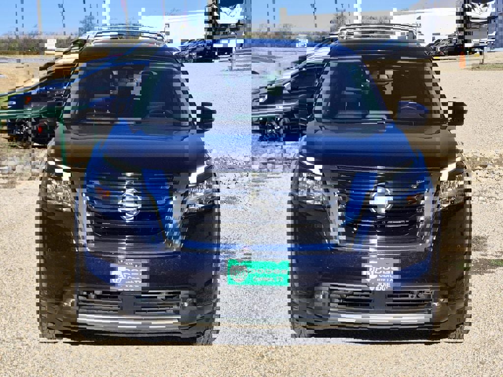 Used 2022 Nissan Pathfinder SL image 3