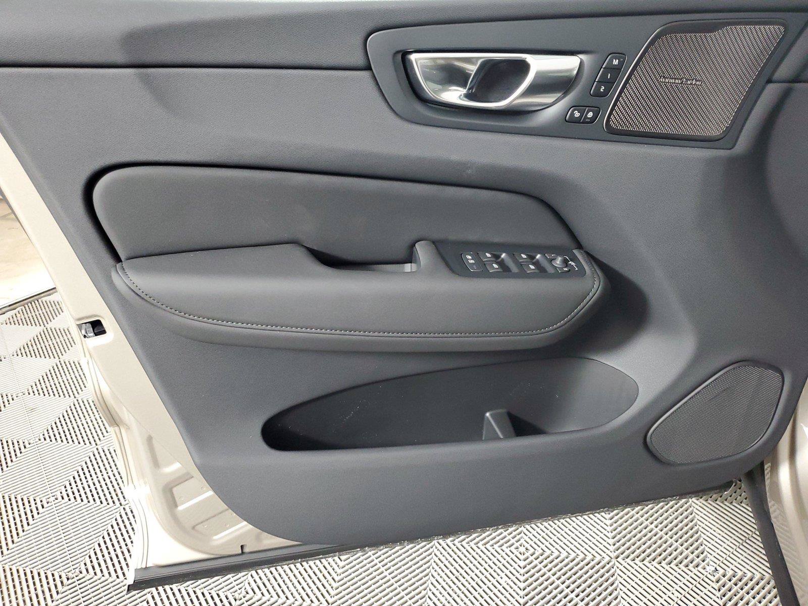 New 2026 Volvo XC60 B5 Plus w/ Climate Package AWD/4WD image 19