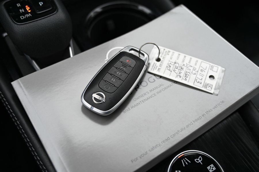 Used 2023 Nissan Rogue SL w/ SL Premium Package image 30