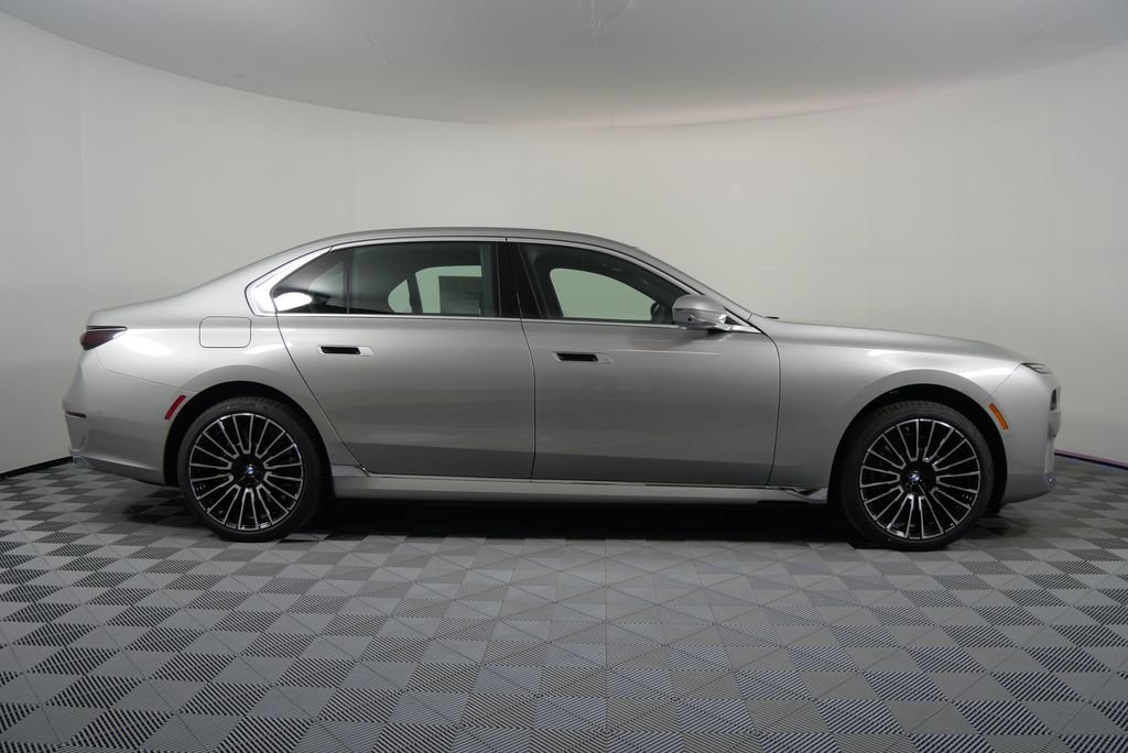 Used 2025 BMW i7 eDrive50 image 2