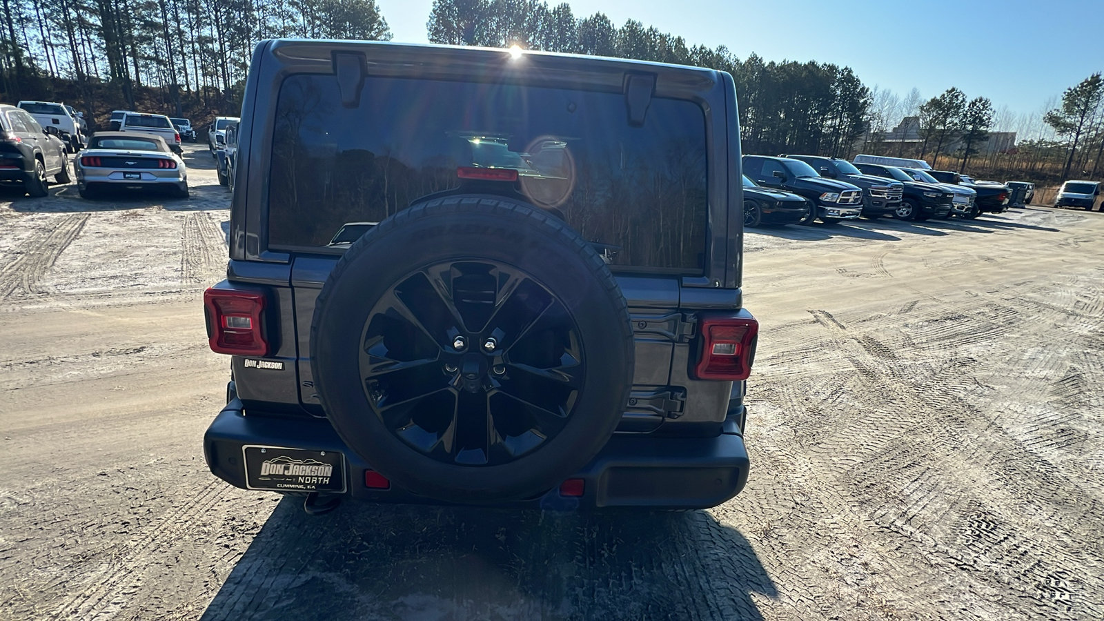 Used 2025 Jeep Wrangler Sahara 4xe w/ Safety Group AWD/4WD image 9
