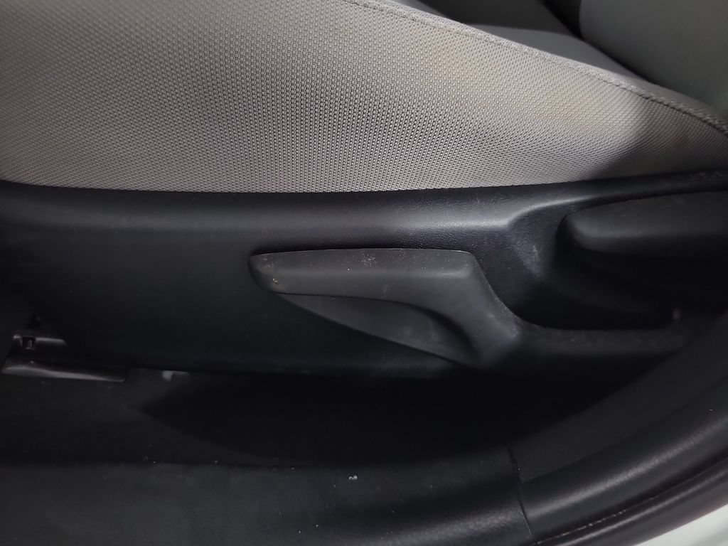 Used 2017 Toyota Corolla LE FWD image 17