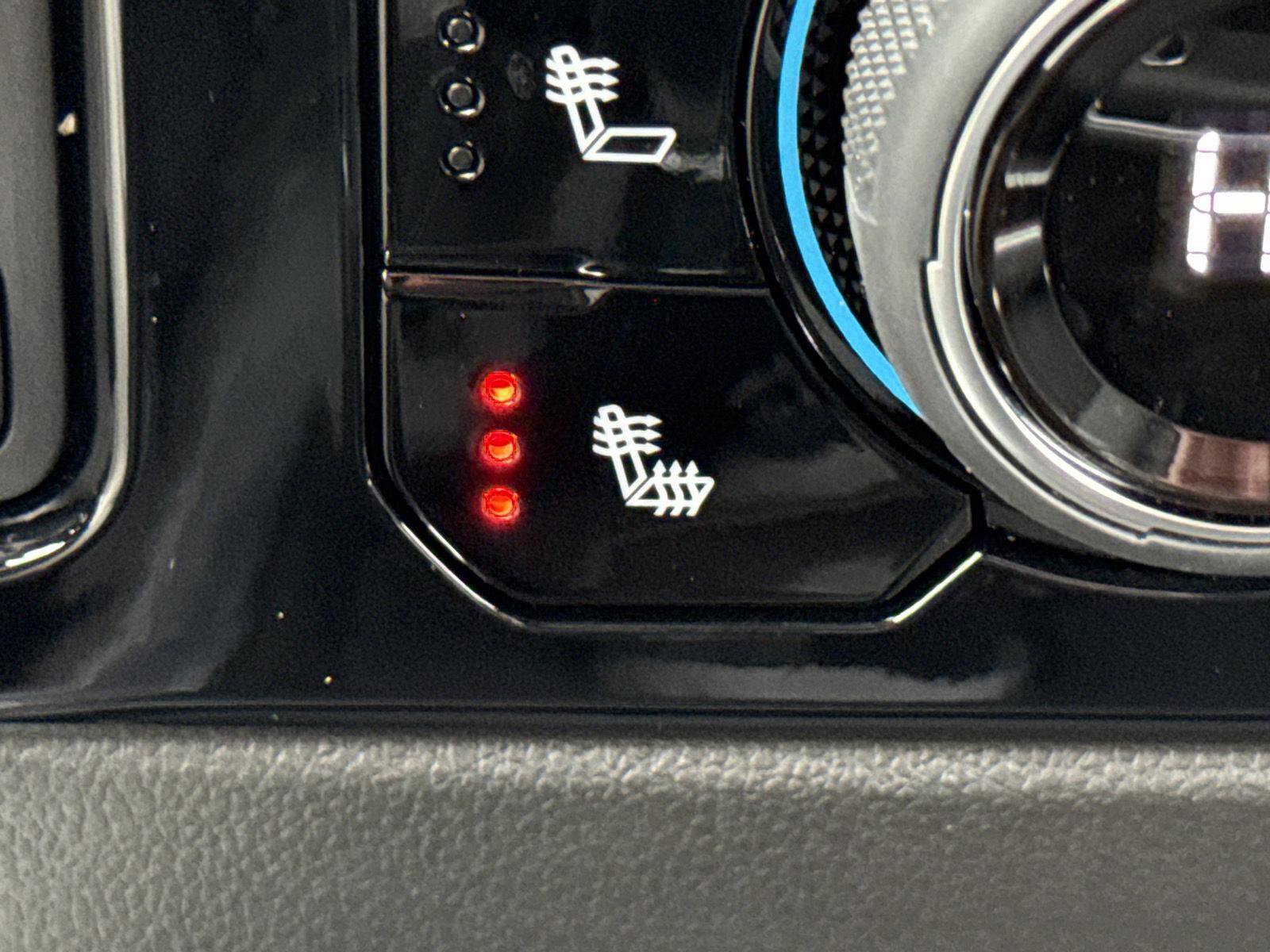 Used 2025 Chevrolet Silverado 1500 LTZ image 24