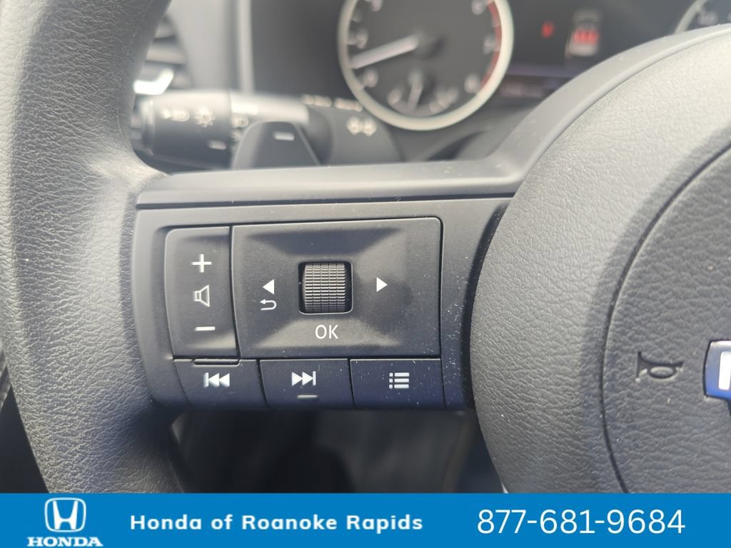 Used 2024 Nissan Rogue SV AWD/4WD image 25