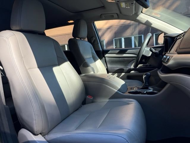 Used 2018 Toyota Highlander XLE AWD/4WD image 13
